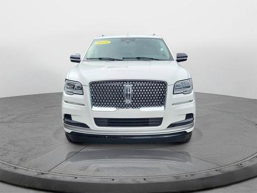 White Metallic 2024 Lincoln Navigator Premiere