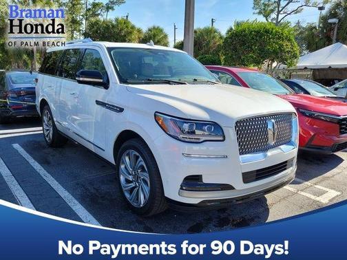 White Metallic 2024 Lincoln Navigator Premiere