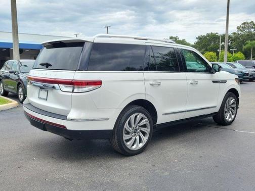 White Metallic 2024 Lincoln Navigator Premiere
