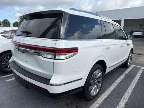 White Metallic 2024 Lincoln Navigator Premiere