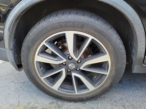Magnetic Black 2018 Nissan Rogue SL
