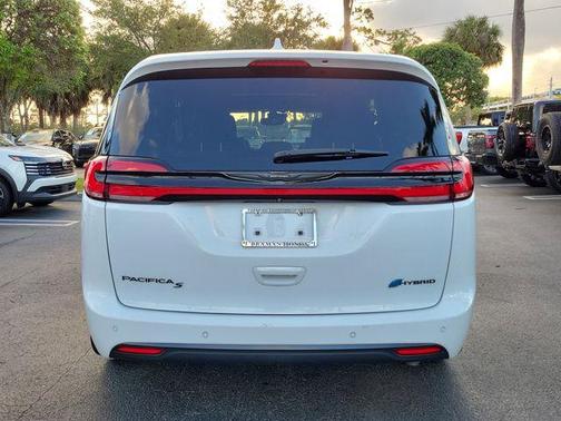 2022 Chrysler Pacifica Hybrid Limited