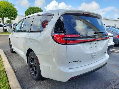 2022 Chrysler Pacifica Hybrid Limited