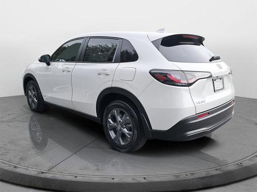 Platinum White Pearl 2026 Honda HR-V LX