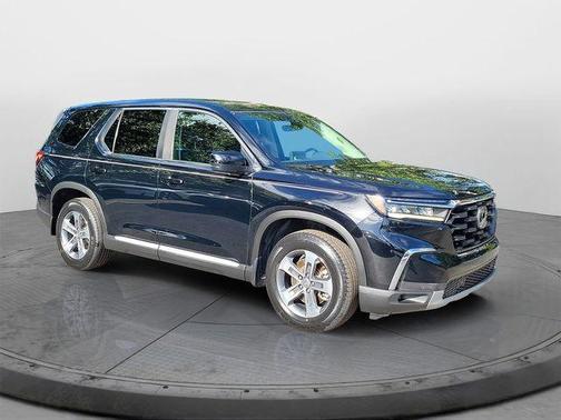 Crystal Black Pearl 2023 Honda Pilot EX-L 7-Passenger