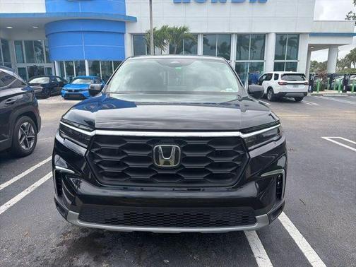 Crystal Black Pearl 2023 Honda Pilot EX-L 7-Passenger