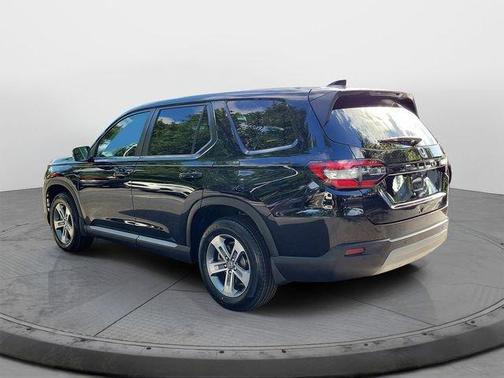 Crystal Black Pearl 2023 Honda Pilot EX-L 7-Passenger