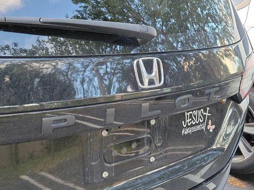 Crystal Black Pearl 2023 Honda Pilot EX-L 7-Passenger