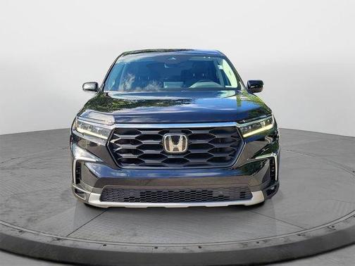 Crystal Black Pearl 2023 Honda Pilot EX-L 7-Passenger