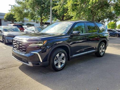 Crystal Black Pearl 2023 Honda Pilot EX-L 7-Passenger