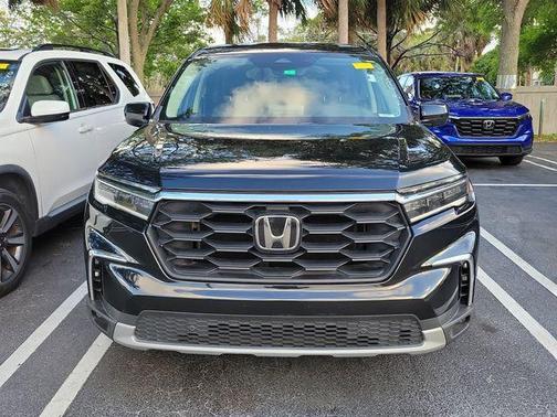 Crystal Black Pearl 2023 Honda Pilot EX-L 7-Passenger