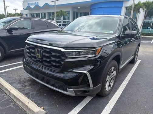Crystal Black Pearl 2023 Honda Pilot EX-L 7-Passenger