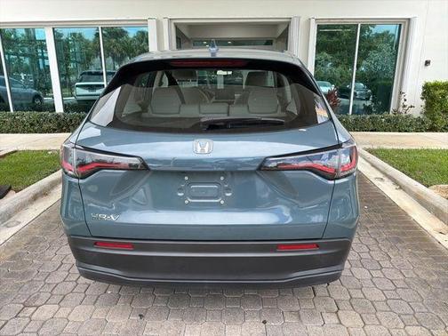 Pearl 2024 Honda HR-V LX