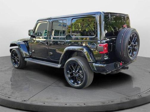 Black Clearcoat 2022 Jeep Wrangler Unlimited Sahara High Altitude