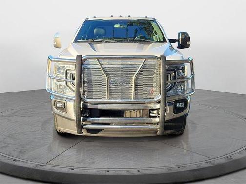 Oxford White 2020 Ford F-350 Lariat Super Duty