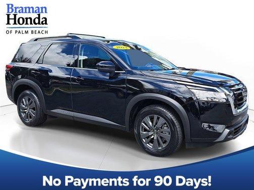 2024 Nissan Pathfinder SV