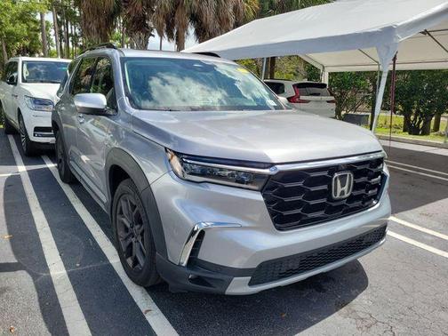 Lunar Silver Metallic 2023 Honda Pilot Elite