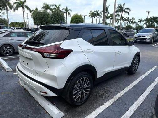 Aspen White / Super Black 2022 Nissan Kicks SV