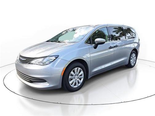 2020 Chrysler Voyager L