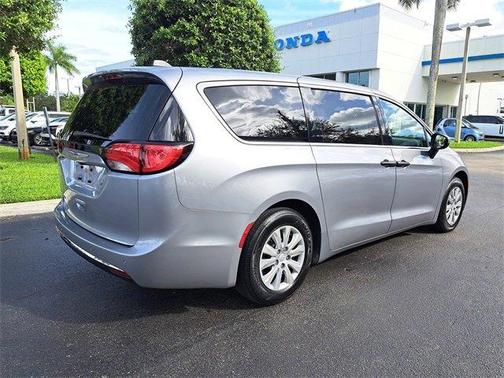 2020 Chrysler Voyager L