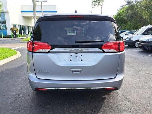 2020 Chrysler Voyager L