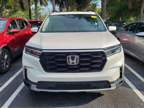 Platinum White Pearl 2024 Honda Pilot Touring