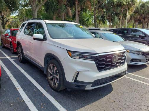 Platinum White Pearl 2024 Honda Pilot Touring