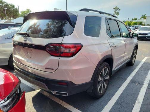Platinum White Pearl 2024 Honda Pilot Touring