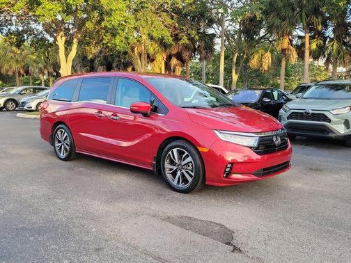 Radiant Red Metallic II 2023 Honda Odyssey Touring