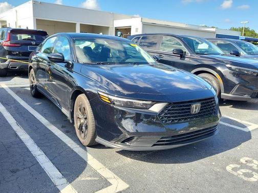 Crystal Black Pearl 2025 Honda Accord SE