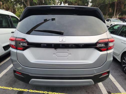 Lunar Silver Metallic 2025 Honda Pilot EX-L