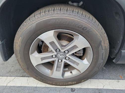 Lunar Silver Metallic 2025 Honda Pilot EX-L