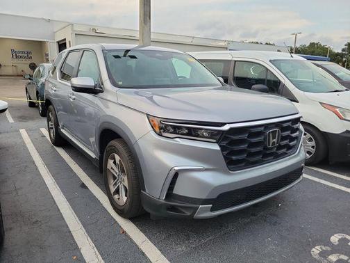Lunar Silver Metallic 2025 Honda Pilot EX-L