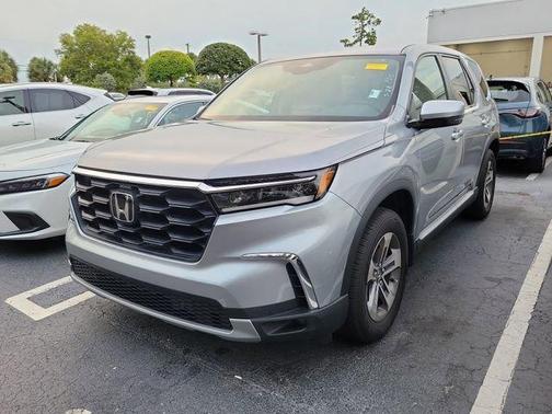 Lunar Silver Metallic 2025 Honda Pilot EX-L