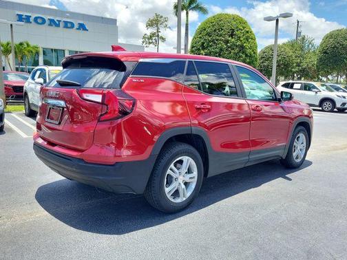 Cayenne Red Tintcoat 2022 GMC Terrain SLE