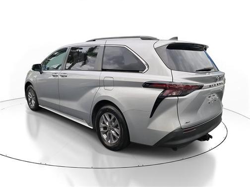 2023 Toyota Sienna LE
