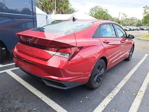 2022 Hyundai ELANTRA SEL