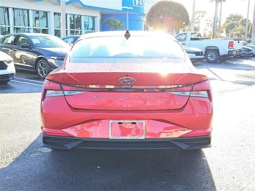 2022 Hyundai ELANTRA SEL