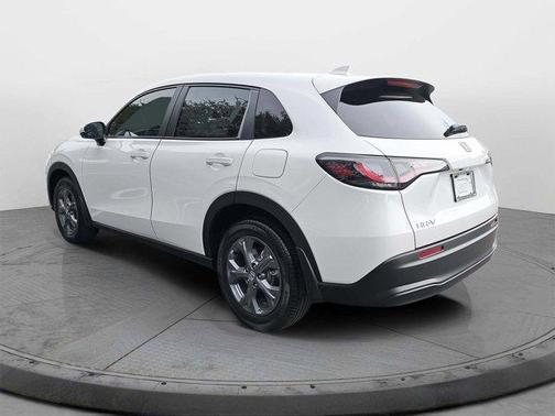 Platinum White Pearl 2026 Honda HR-V LX