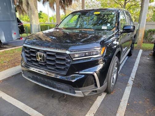 Crystal Black Pearl 2024 Honda Pilot EX-L 7-Passenger