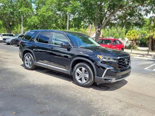 Crystal Black Pearl 2024 Honda Pilot EX-L 7-Passenger