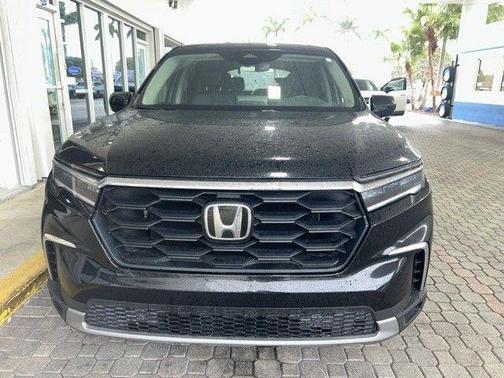 Crystal Black Pearl 2024 Honda Pilot EX-L 7-Passenger
