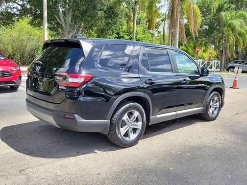 Crystal Black Pearl 2024 Honda Pilot EX-L 7-Passenger