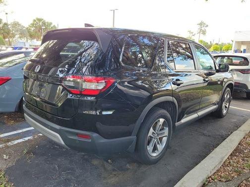 Crystal Black Pearl 2024 Honda Pilot EX-L 7-Passenger