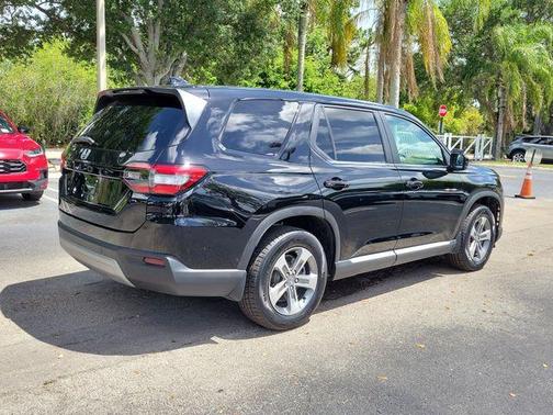 Crystal Black Pearl 2024 Honda Pilot EX-L 7-Passenger