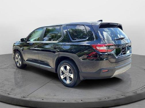 Crystal Black Pearl 2024 Honda Pilot EX-L 7-Passenger