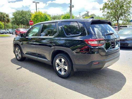Crystal Black Pearl 2024 Honda Pilot EX-L 7-Passenger
