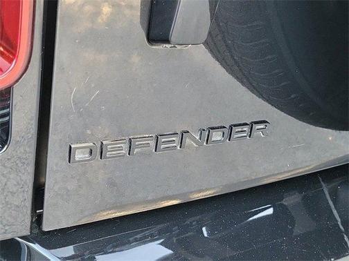2024 Land Rover Defender P400 X-Dynamic SE