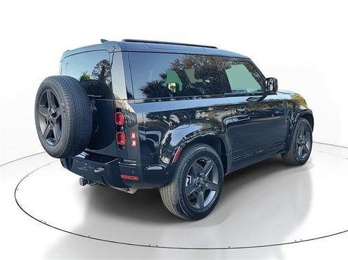 2024 Land Rover Defender P400 X-Dynamic SE
