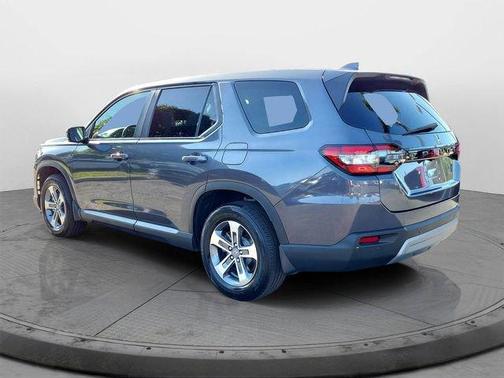 Modern Steel Metallic 2024 Honda Pilot EX-L 7-Passenger